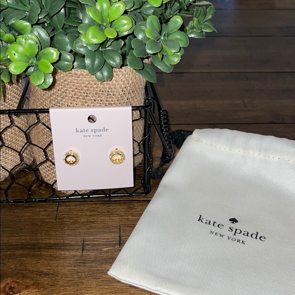 NWT kate spade Gold Spot the Spade Earrings - Picture 6 of 6